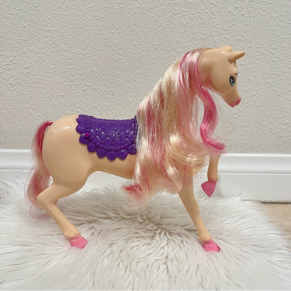 Mattel Barbie Princess Charm School Horse Rider Equestrian Pet 2011
